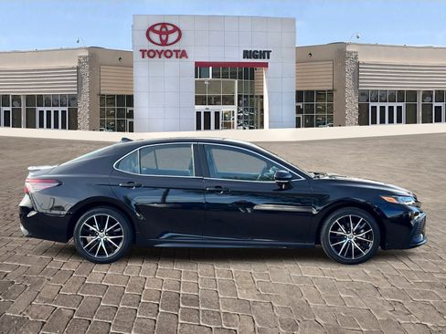 Used 2022 Toyota Camry SE image 8