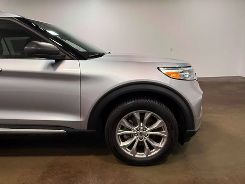 Used 2023 Ford Explorer XLT w/ Equipment Group 202A AWD/4WD image 31