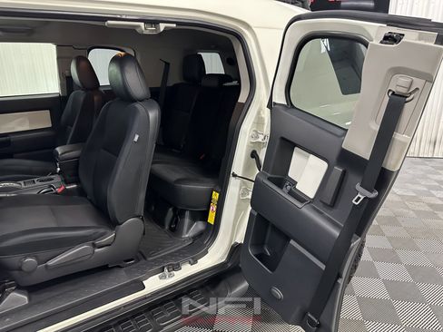 Used 2013 Toyota FJ Cruiser 4WD w/ Upgrade Pkg image 34