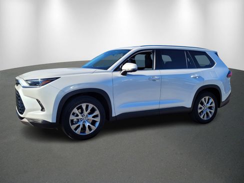 Used 2024 Toyota Grand Highlander Limited image 3