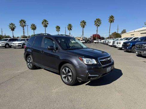 Used 2018 Subaru Forester 2.5i Premium w/ Popular Package #2A image 2