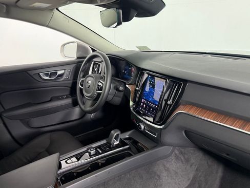 Used 2025 Volvo V60 B5 Cross Country Plus AWD/4WD image 32