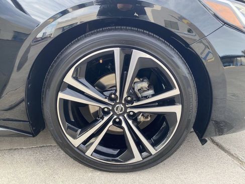 Used 2023 Nissan Sentra SR w/ SR Premium Package image 7