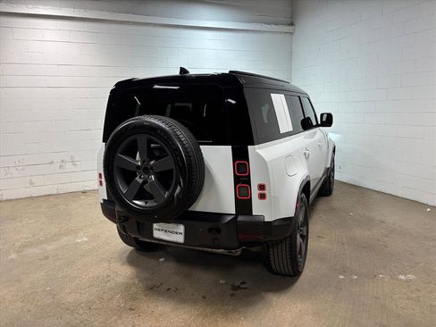 Used 2026 Land Rover Defender 110 X-Dynamic SE image 7