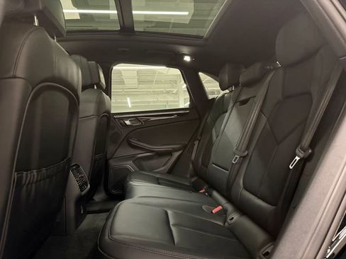 Certified 2025 Porsche Macan image 32