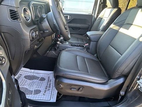 New 2025 Jeep Gladiator Sport image 11