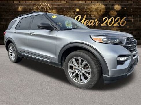 Used 2022 Ford Explorer XLT w/ Equipment Group 202A image 9