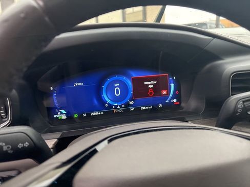 Used 2023 Ford Explorer Platinum w/ Technology Package image 9