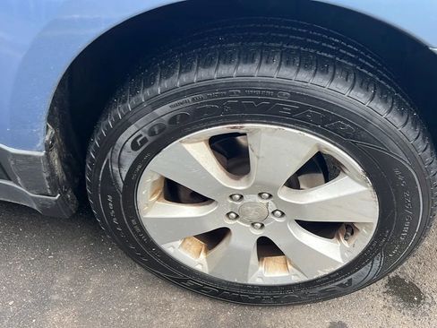 Used 2010 Subaru Outback 2.5i Limited image 16