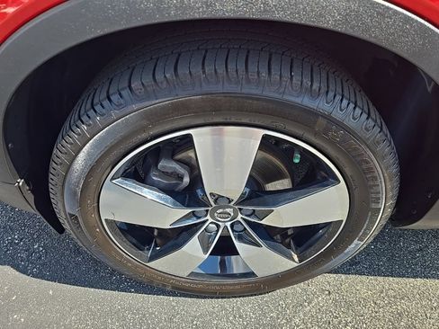 Used 2019 Volvo XC40 T5 Momentum AWD/4WD image 17
