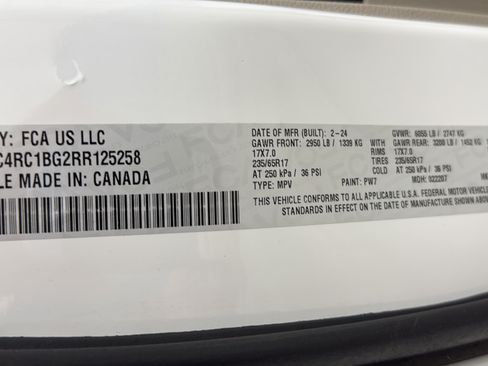 Used 2024 Chrysler Pacifica Touring-L FWD image 28
