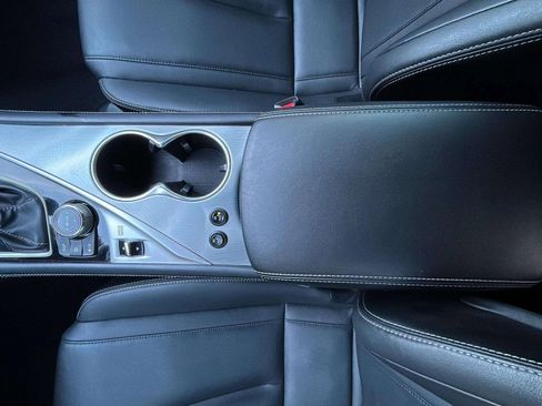 Used 2017 INFINITI Q60 2.0t w/ Moonroof Package image 40