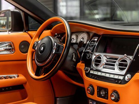 Used 2016 Rolls-Royce Dawn RWD image 48