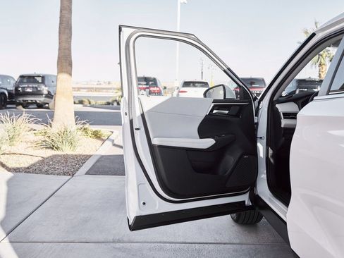 Used 2025 Mitsubishi Outlander SE image 17