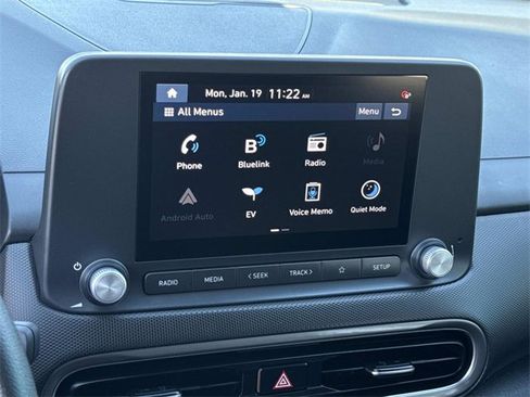 Used 2023 Hyundai Kona SE image 12
