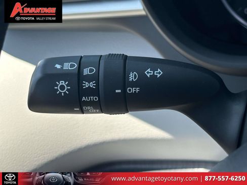 Used 2023 Toyota Sienna Limited AWD/4WD image 27