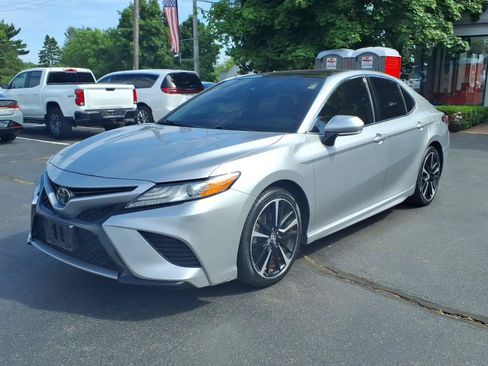 Used 2019 Toyota Camry XSE FWD image 3