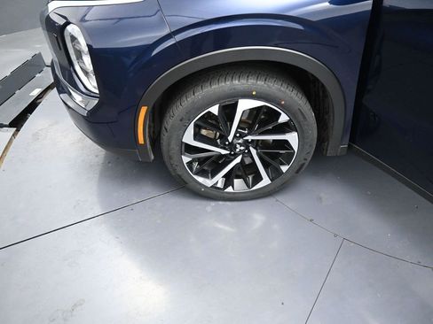 Used 2024 Mitsubishi Outlander SE image 15