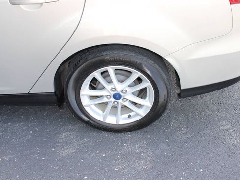 Used 2015 Ford Focus SE FWD image 6