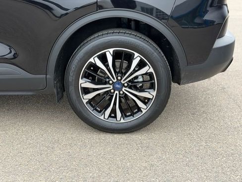 Used 2022 Ford Escape SE w/ SE Sport Appearance Package image 13