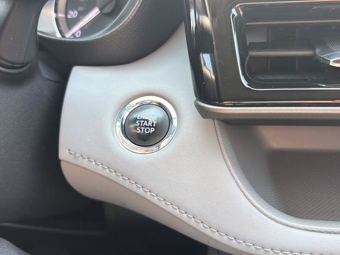 Used 2023 Toyota Highlander L FWD image 29
