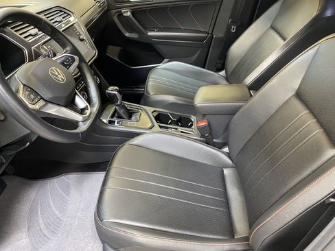 Used 2024 Volkswagen Tiguan SE image 17