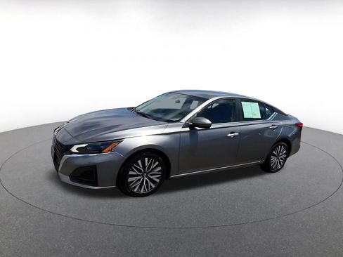 Used 2023 Nissan Altima 2.5 SV FWD image 8