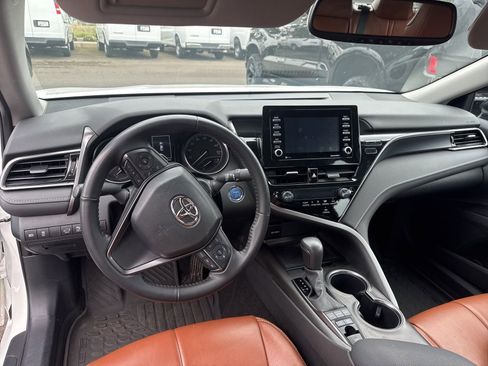Used 2024 Toyota Camry SE image 10