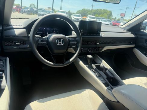 Used 2025 Honda Accord SE image 5