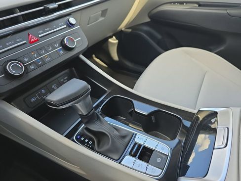 Certified 2025 Hyundai Tucson SE FWD image 23