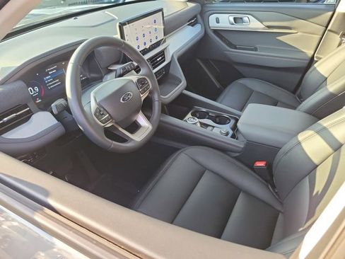 Used 2026 Ford Explorer Active RWD image 3