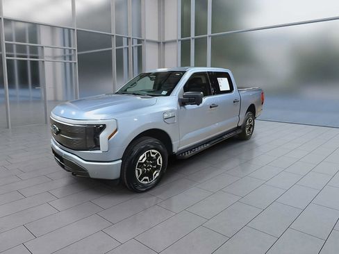 Used 2022 Ford F150 Lightning XLT AWD/4WD image 4