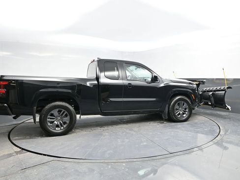 Used 2025 Nissan Frontier SV image 9