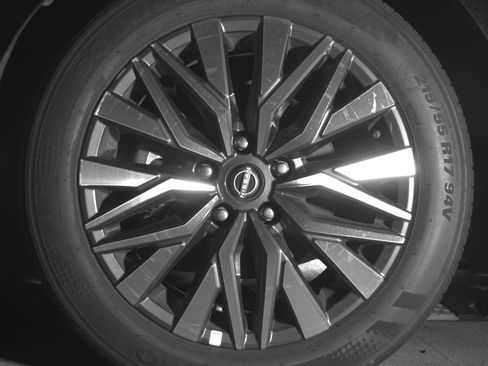 Used 2025 Nissan Altima 2.5 SV FWD image 12