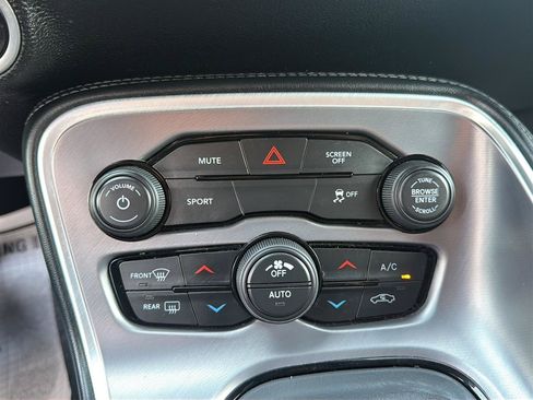 Used 2022 Dodge Challenger SXT RWD image 20