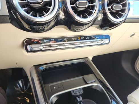 Used 2022 Mercedes-Benz GLB 250 4MATIC image 29