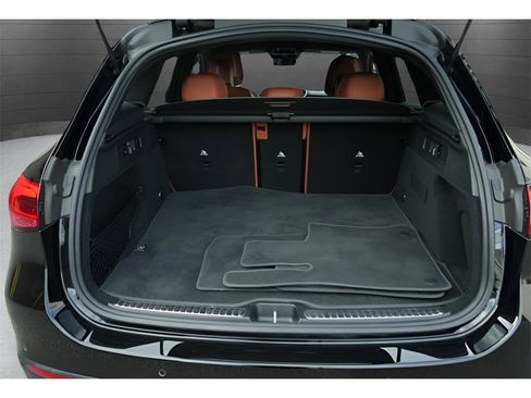 Used 2023 Mercedes-Benz GLC 300 4MATIC w/ Exclusive Trim Package image 16