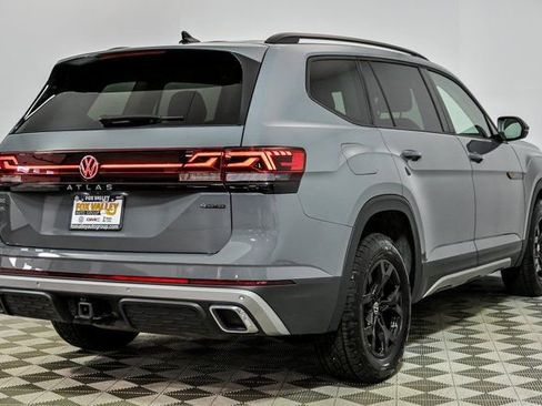 Certified 2025 Volkswagen Atlas Peak Edition SE image 7