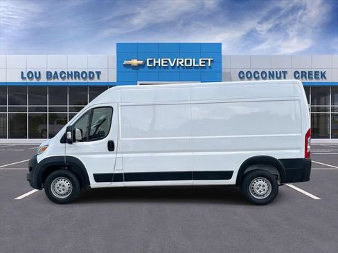 Used 2024 RAM ProMaster 2500 w/ Convenience Group FWD image 5