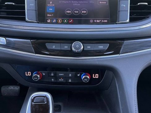 Used 2020 Buick Enclave Essence w/ Sound and Sites Package AWD/4WD image 25
