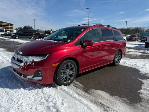 Used 2025 Honda Odyssey Touring image 3