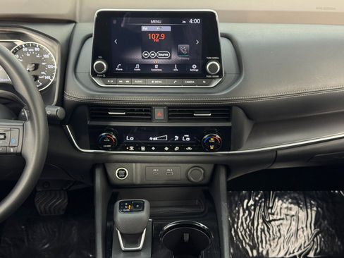 Used 2023 Nissan Rogue SV image 21