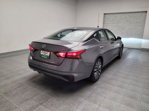 Used 2024 Nissan Altima 2.5 SV FWD image 9