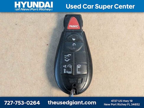 Used 2014 Chrysler Town & Country Touring FWD image 39