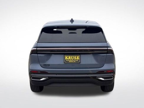 Used 2025 Lincoln Nautilus Premier AWD/4WD image 34