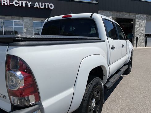 Used 2014 Toyota Tacoma 4x4 Double Cab w/ SR5 Package image 8