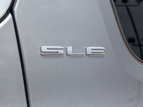 Used 2020 GMC Acadia SLE w/ Driver Convenience Package FWD image 5