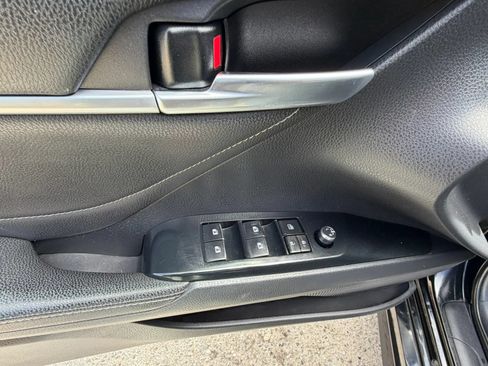 Used 2018 Toyota Camry XSE FWD image 19