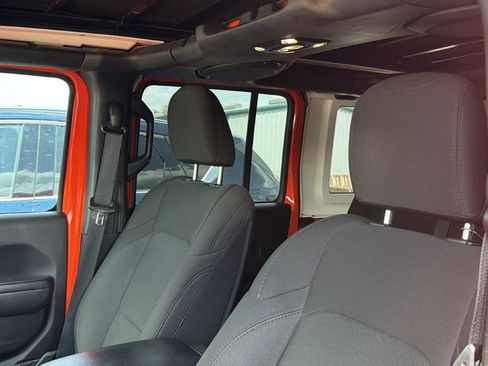 Used 2023 Jeep Wrangler Sport S w/ Sun And Sound Package image 10