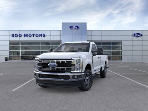 New 2025 Ford F250 XLT image 2